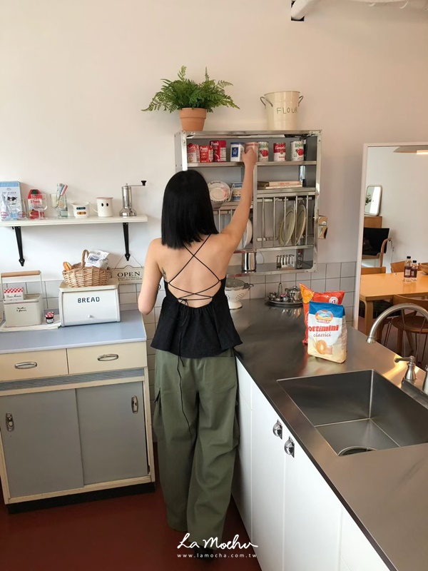 美背蕾絲傘擺上衣